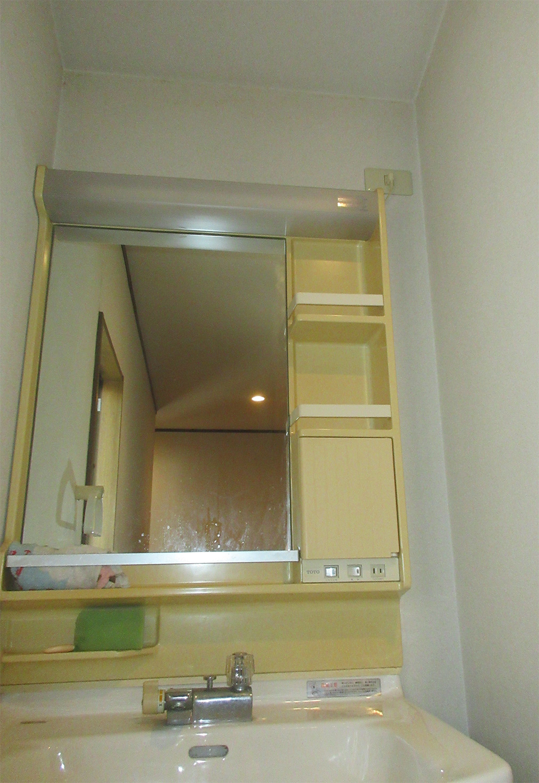 施工前の洗面台